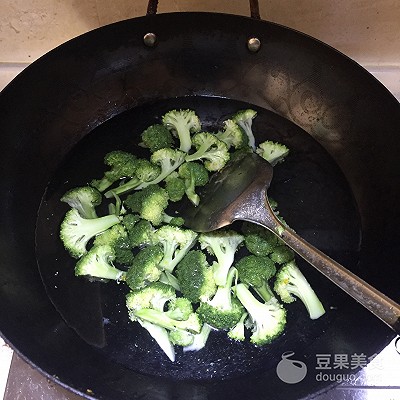 西蘭花炒肉,西蘭花炒肉的做法