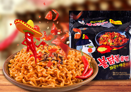 韩国三养火鸡面是一款明星方便面,吃过的人都觉得超级无敌辣,但就是忘