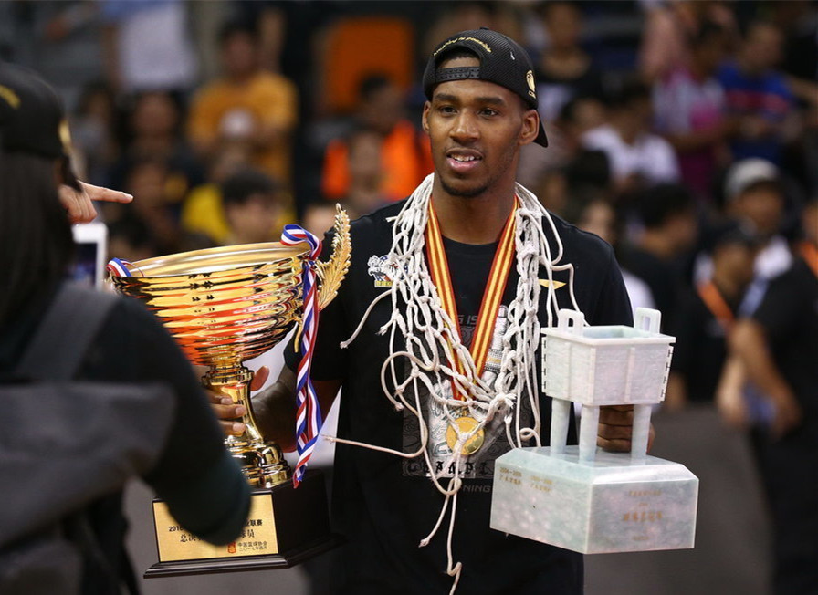 cba亚当斯哪里人(cba|一举成名——达柳斯·亚当斯)