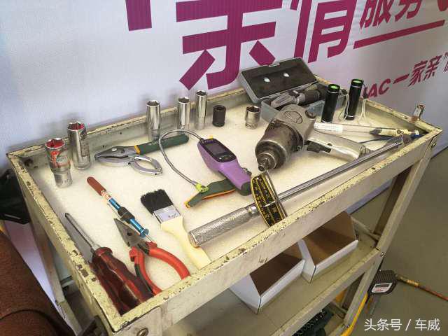 在江淮4S店里，我竟然被售后亲到了