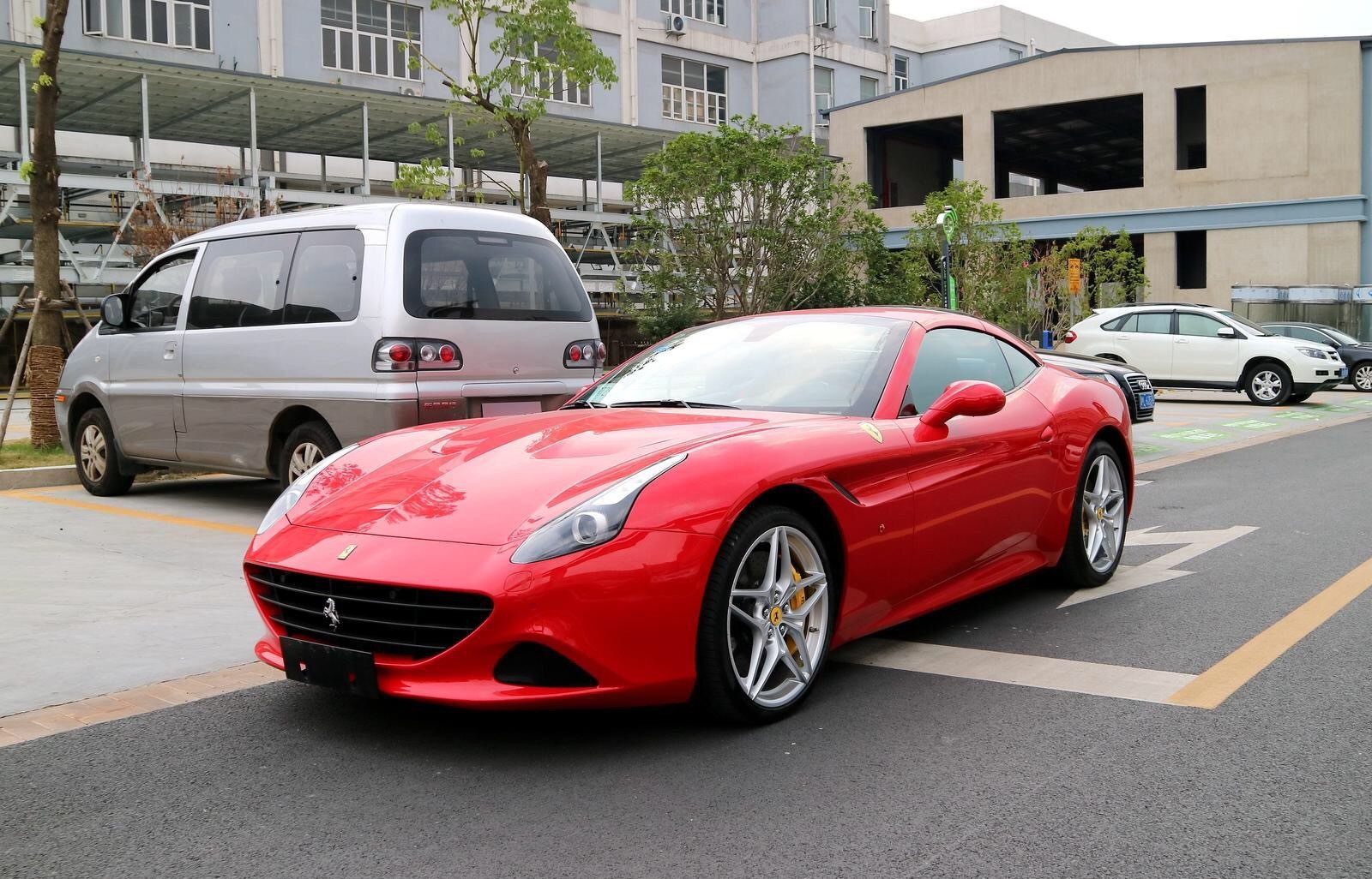 法拉利最温柔的车,加利福尼亚,怒提!