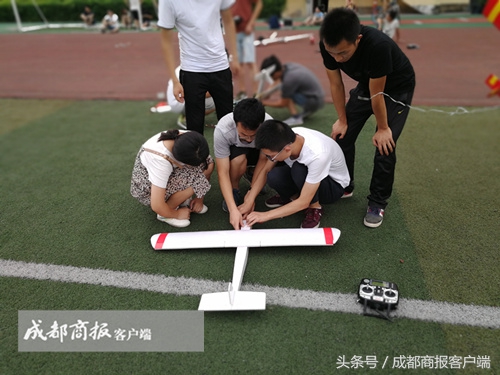 早点新闻：26岁宜宾男扮女号诈骗 撒网1500名男性 5个月赚10余万