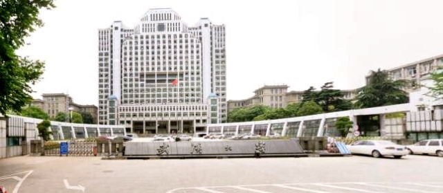 武汉大学｜不知道这些门，怎么感受武大的美啊