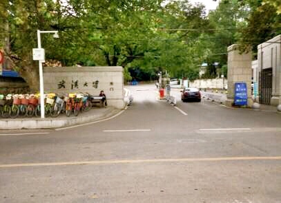 武汉大学｜不知道这些门，怎么感受武大的美啊