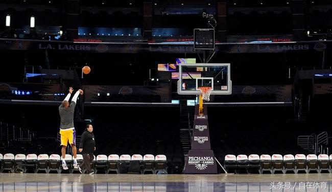 nba球场为什么那么尊重科比(为什么科比最受尊敬？听听对手是怎么说的！)