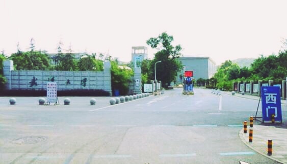 武汉大学｜不知道这些门，怎么感受武大的美啊