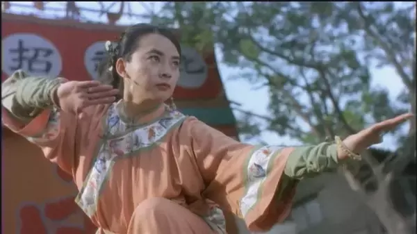 曾被五福星占便宜的霸王花，息影后跨入政坛，竟是孙俪的姨奶奶？