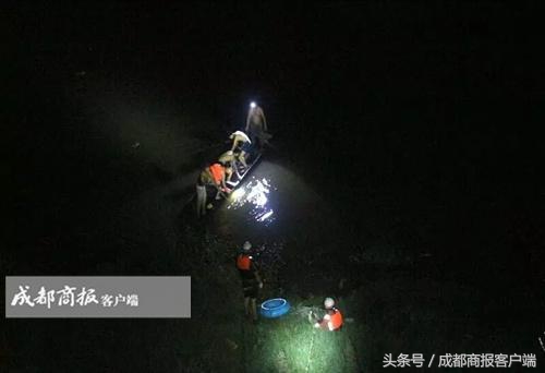 早点新闻｜成都8级大风致停电变压器起火；商妹儿肉测木头过山车