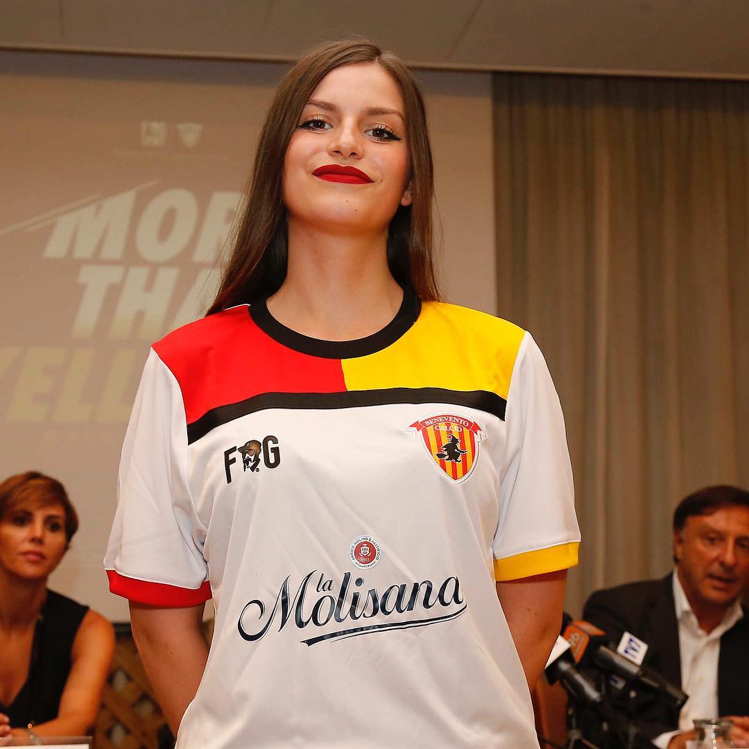 意甲1718各球队球衣(意甲新军!贝内文托发布2017/18赛季主客场球衣)