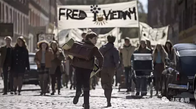 面对校园霸凌，这对兄弟选择了默默忍受