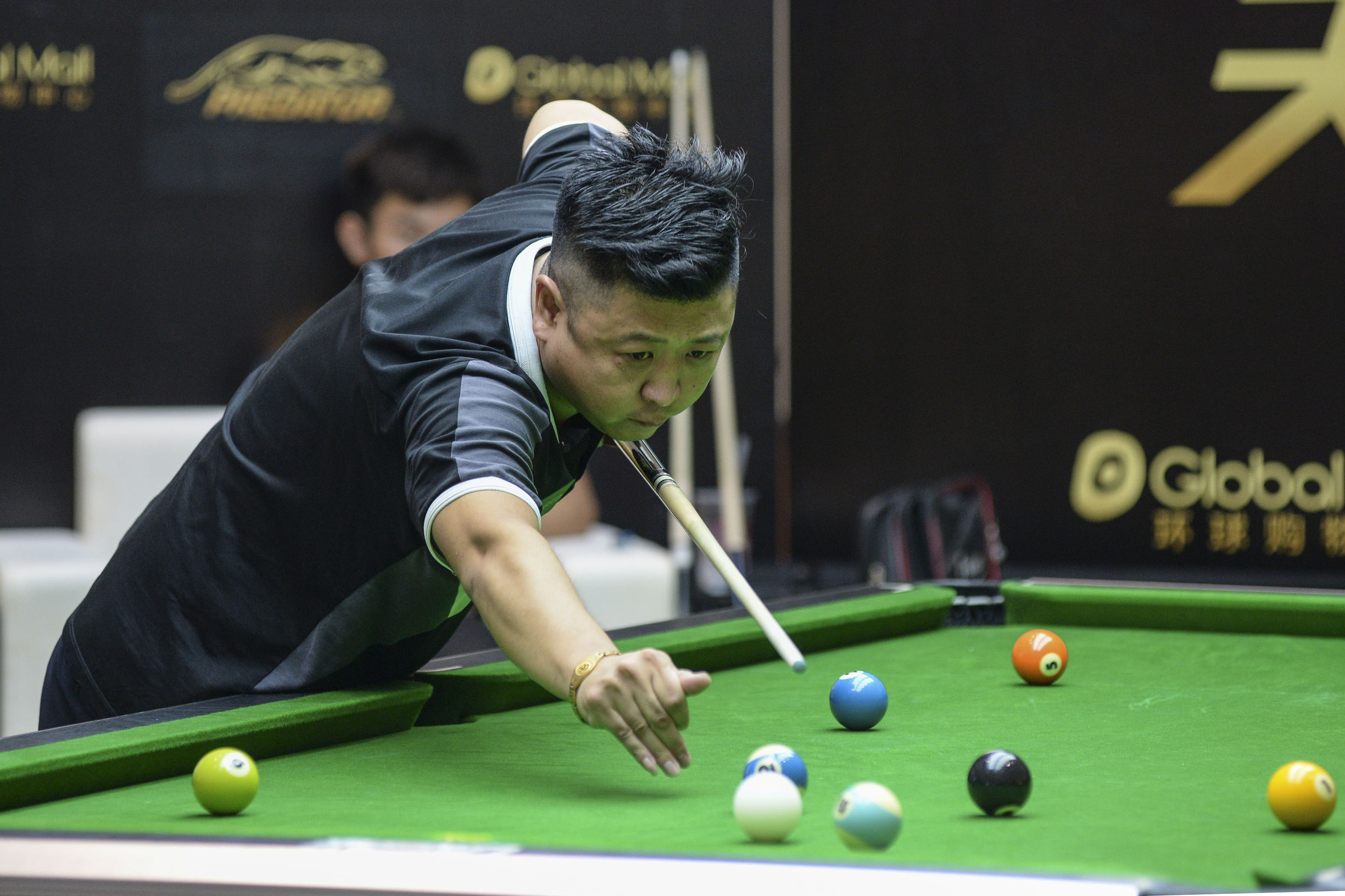 雷镒玮台球(天津球王争霸赛第五站四强产生,女将王英超,小将雷镒玮