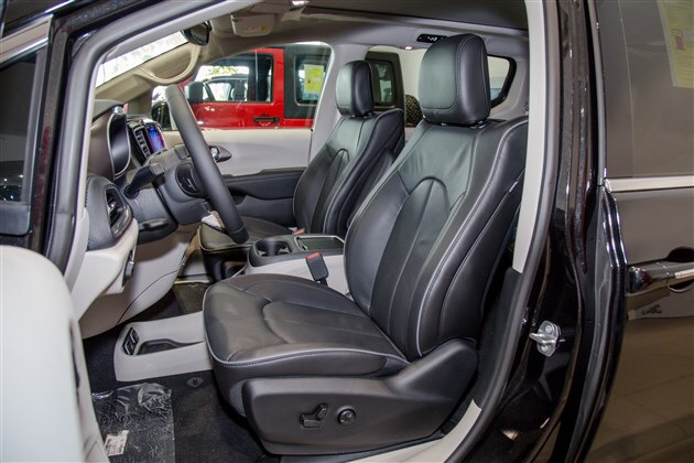 前排第二排第三排后备厢空间方面,全新大捷龙同样采用了2 2 3的布局