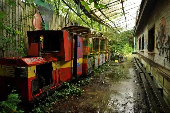 废弃的迪士尼(废弃的迪士尼停尸房照片) - 武陵观察网