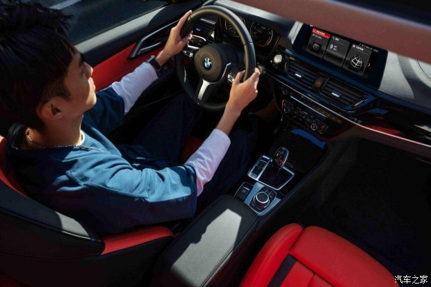 前瞻 BMW 1系运动轿车拍了拍你 向潮而生
