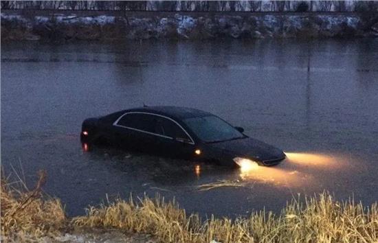 為何車主寧愿讓車泡在暴雨里，也不去挪