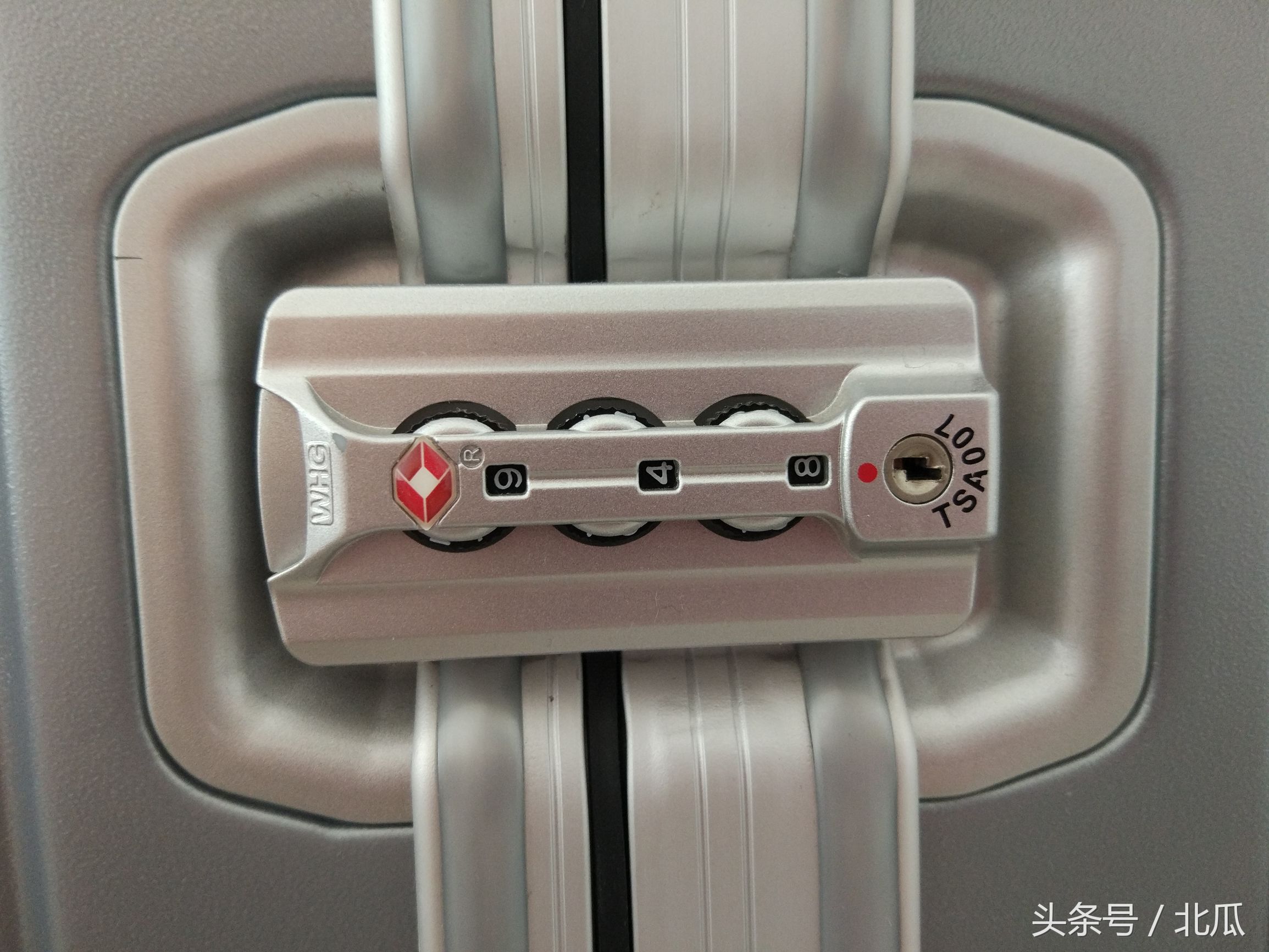 行李箱密码锁忘记密码？这招最多一分钟就可破解密码