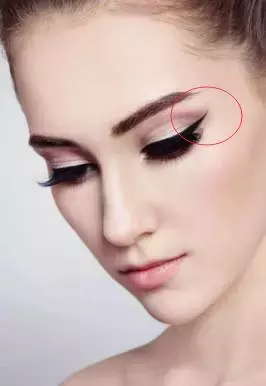 美瞳线究竟该不该留小尾巴？