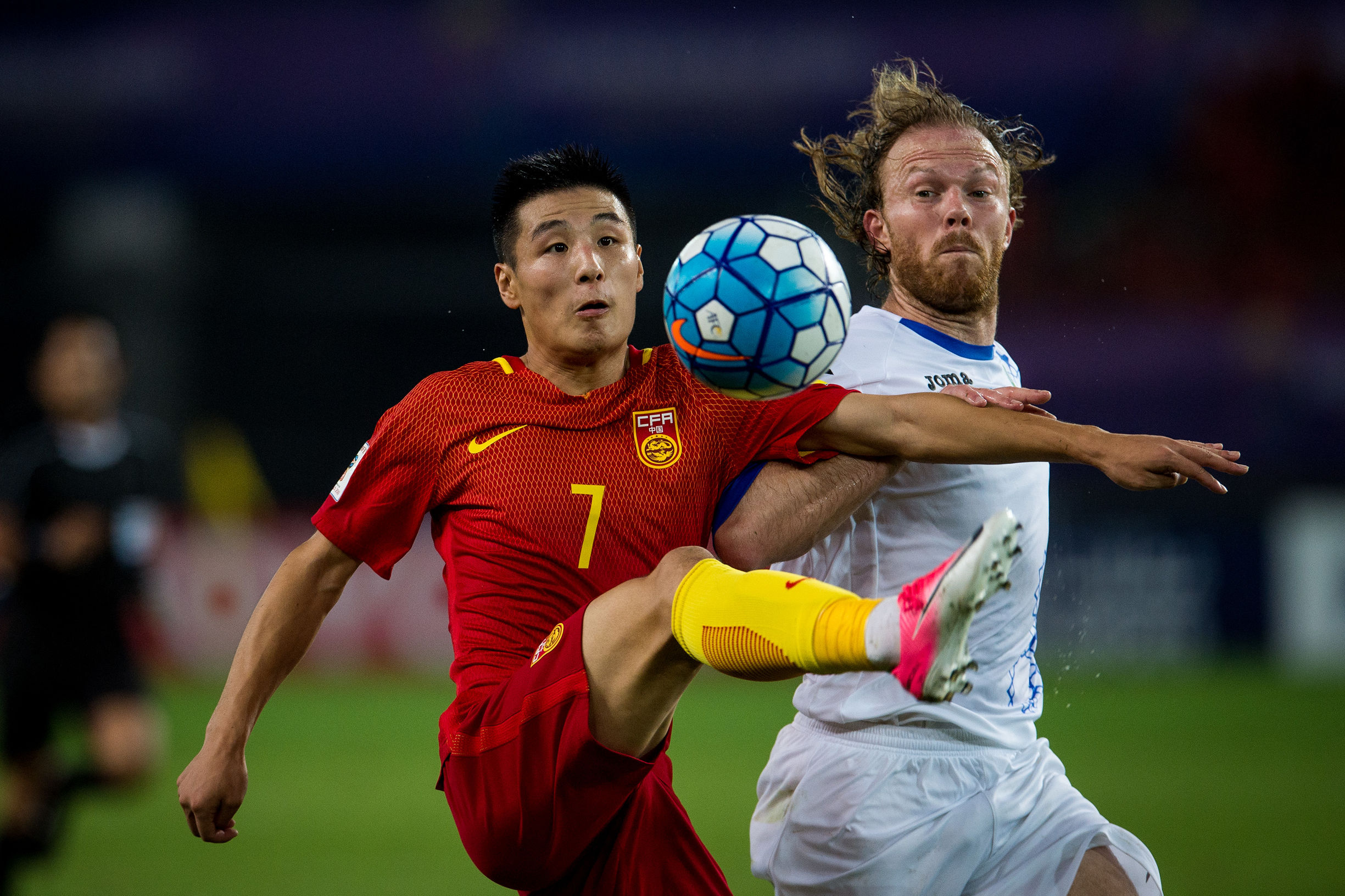 武汉世界杯预选赛(超燃!武汉现场:国足对战乌兹别克斯坦!点球1:0)