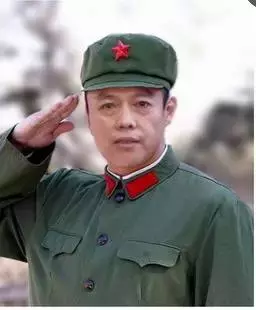 我有窦贤康、丁烈云的军装照，新校友来看看你的校长在里面吗？