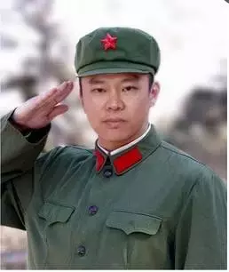 我有窦贤康、丁烈云的军装照，新校友来看看你的校长在里面吗？