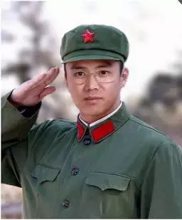 我有窦贤康、丁烈云的军装照，新校友来看看你的校长在里面吗？