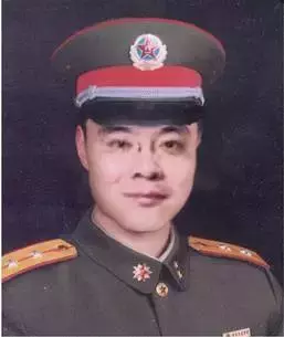 我有窦贤康、丁烈云的军装照，新校友来看看你的校长在里面吗？