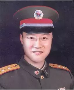 我有窦贤康、丁烈云的军装照，新校友来看看你的校长在里面吗？