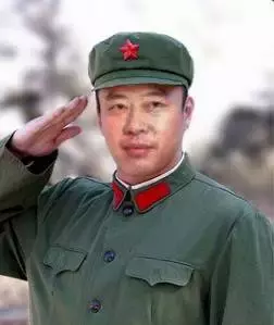 我有窦贤康、丁烈云的军装照，新校友来看看你的校长在里面吗？