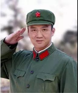 我有窦贤康、丁烈云的军装照，新校友来看看你的校长在里面吗？