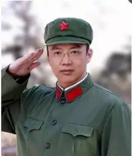 我有窦贤康、丁烈云的军装照，新校友来看看你的校长在里面吗？