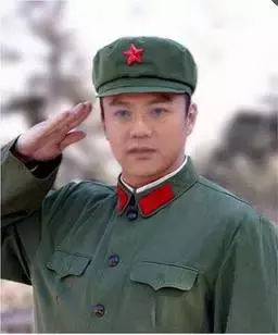 我有窦贤康、丁烈云的军装照，新校友来看看你的校长在里面吗？