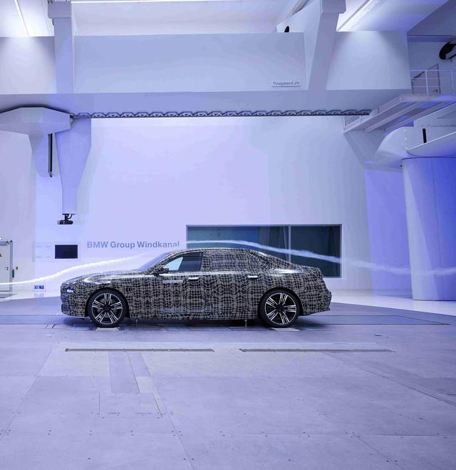 全新BMW 7系纯电动车型在宝马集团研究与创新中心接受声学测试