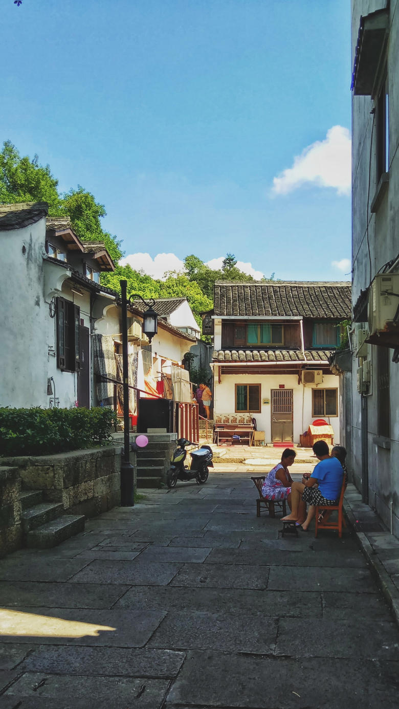 绍兴，水村山郭酒旗风