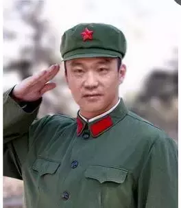 我有窦贤康、丁烈云的军装照，新校友来看看你的校长在里面吗？