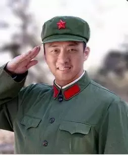 我有窦贤康、丁烈云的军装照，新校友来看看你的校长在里面吗？