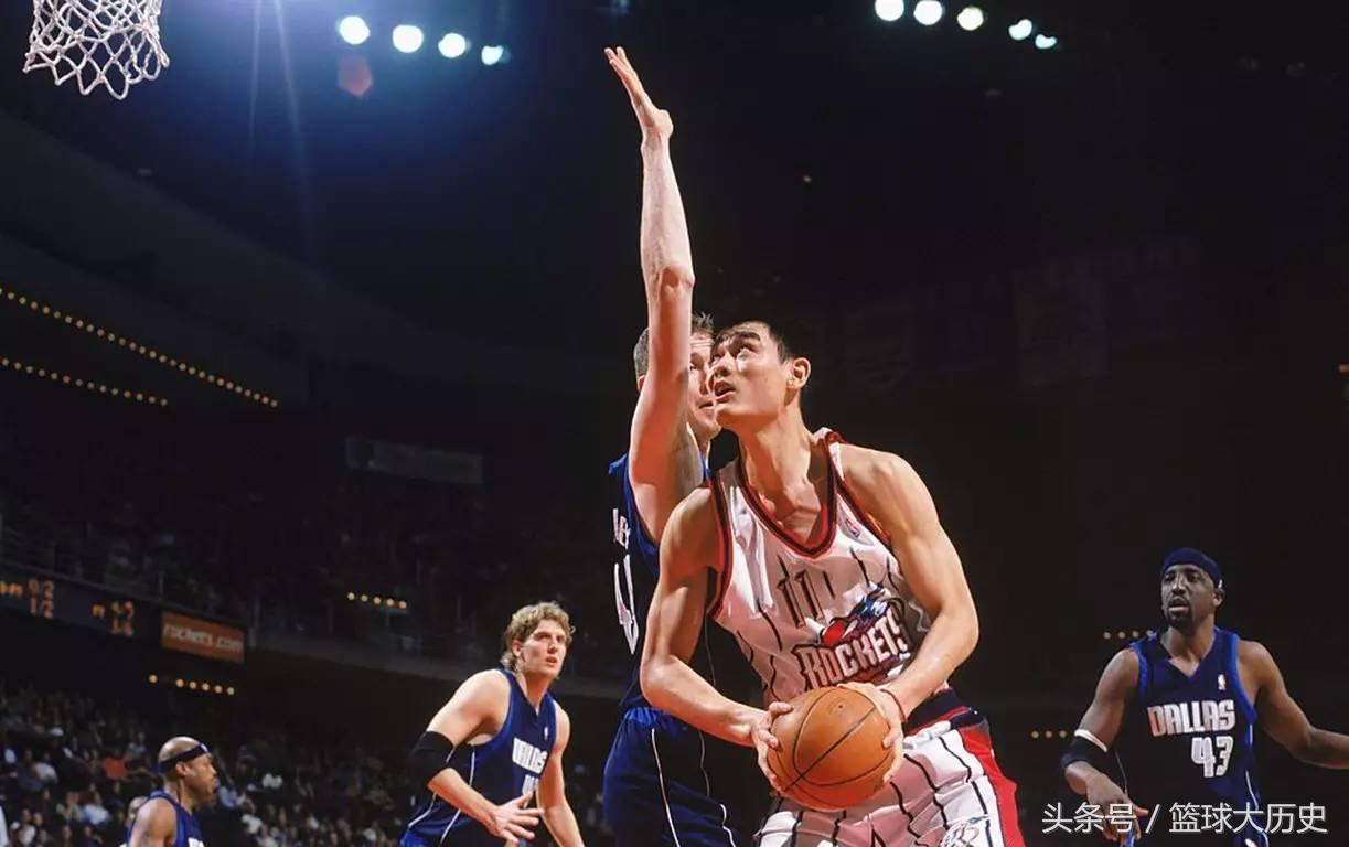 nba02一代还有哪些在(他们和姚明同时进入NBA，如今02届新秀只剩3人未退役！)