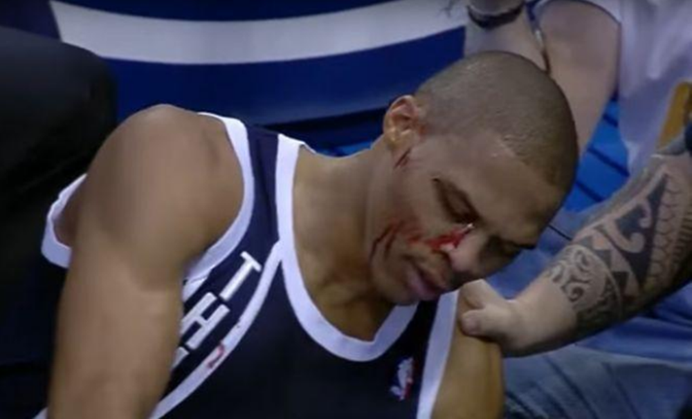 巴蒂尔流血的那场比赛(NBA球星浴血奋战：科比威少领衔，一人鼻子被撞烂！)