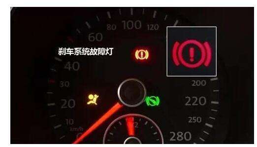 故障灯亮了，该停车检查还是继续行驶？修车师傅实力解答！