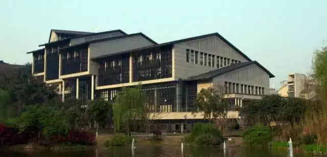 开学啦！颜值出众的重庆高校，bulingbuling的美图来一波