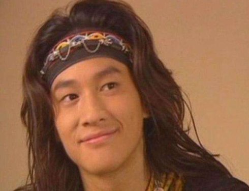 《卧虎藏龙》罗小虎何润东90年代中期出道,虽然不是一等一的大帅哥