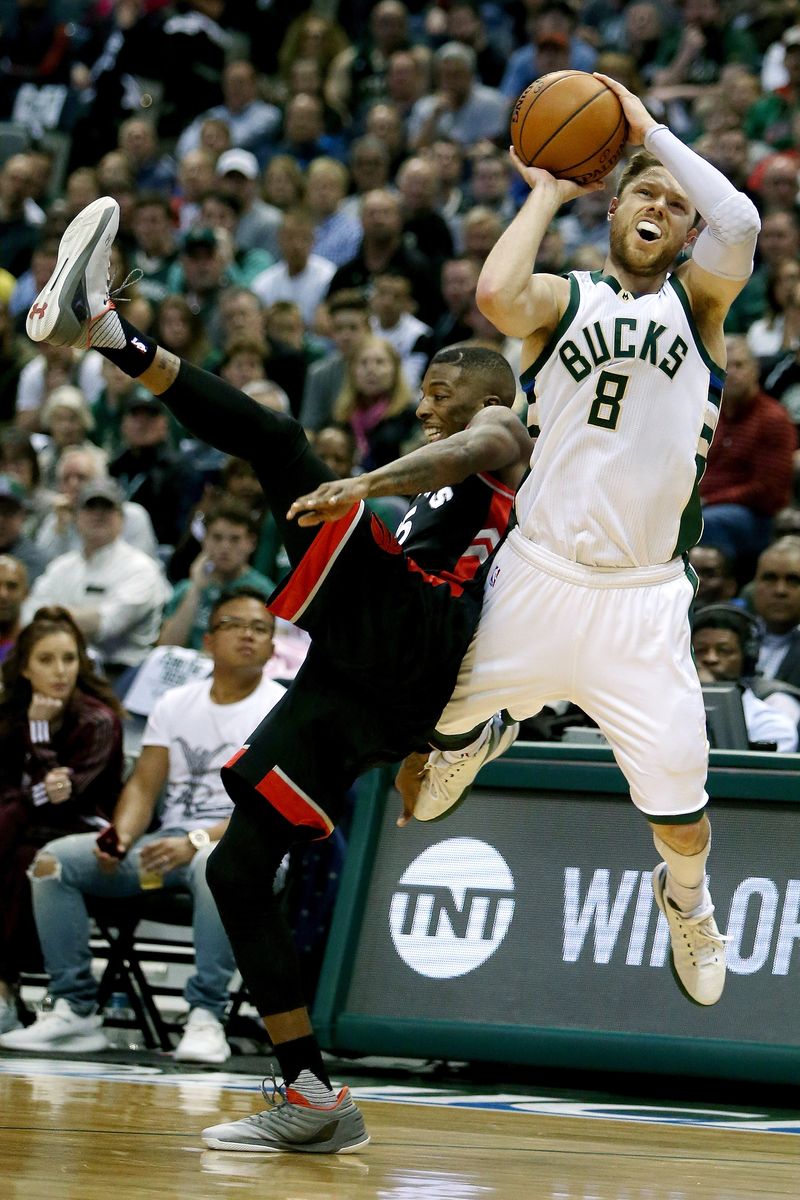 nba中有哪些球员有签名球(18位拥有签名鞋的现役球员，中国品牌占1/3，鲍尔球鞋售价最高！)