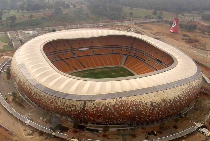 巴西足球场(全世界10个最大足球场，去过两个此生无憾！国足输球场地排第4)