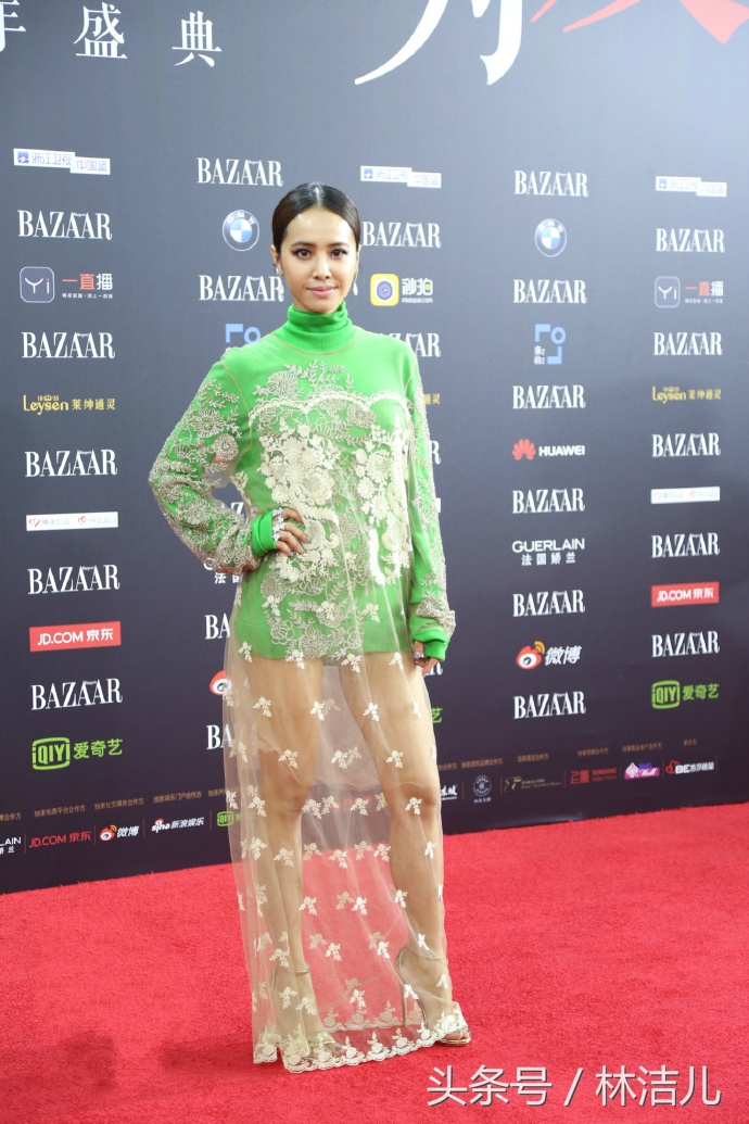 芭莎慈善夜红毯成虐狗的海洋，这些甜到发腻的CP跪求放过单身狗吧