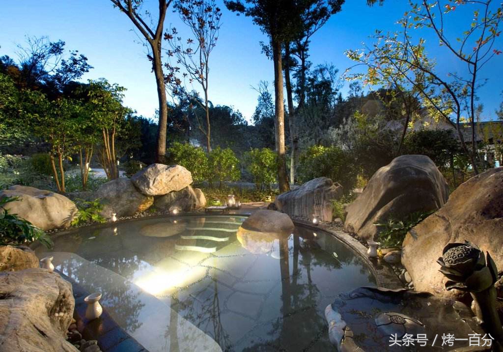5亿元建成的,整体占地560亩,按国家aaaa景区标准建造,  汤池温泉融合