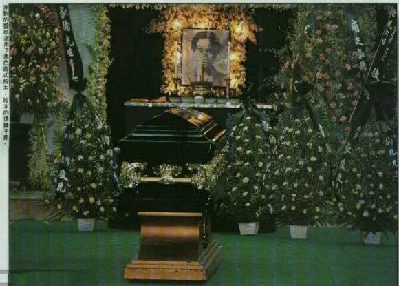 黄家驹在日本演出意外去世,日本人亲自抬棺扶灵,始终悔恨不已