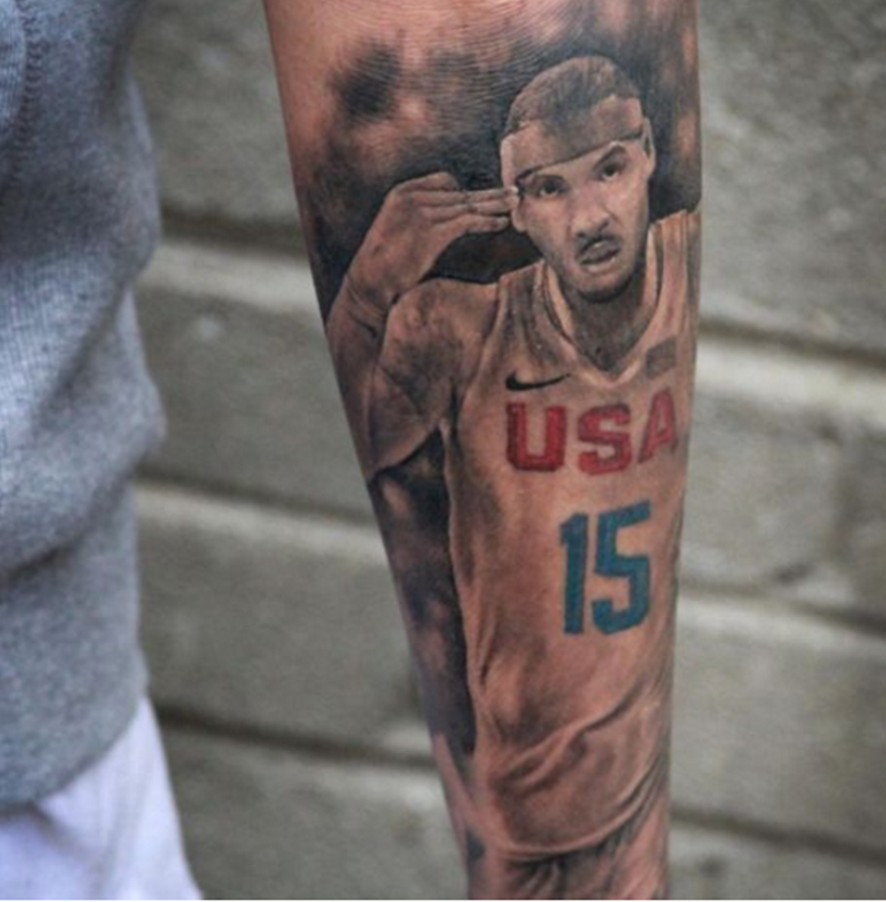 不过这位纹身师的水平貌似不高啊,如果不是安东尼那独特的三分庆祝