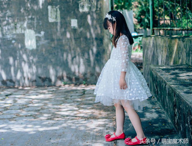 设计别致的公主皮鞋，凸显小女孩的别样气质