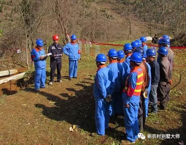 在农村建房时出事了，怎么办？必须签建房施工合同（附合同范本）