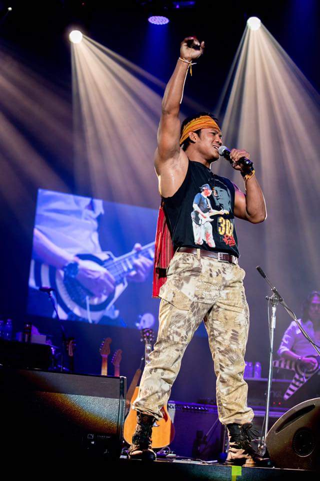 播求出场音乐(播求唱歌也这么好听?泰拳王斗志十足或三战武僧一龙)