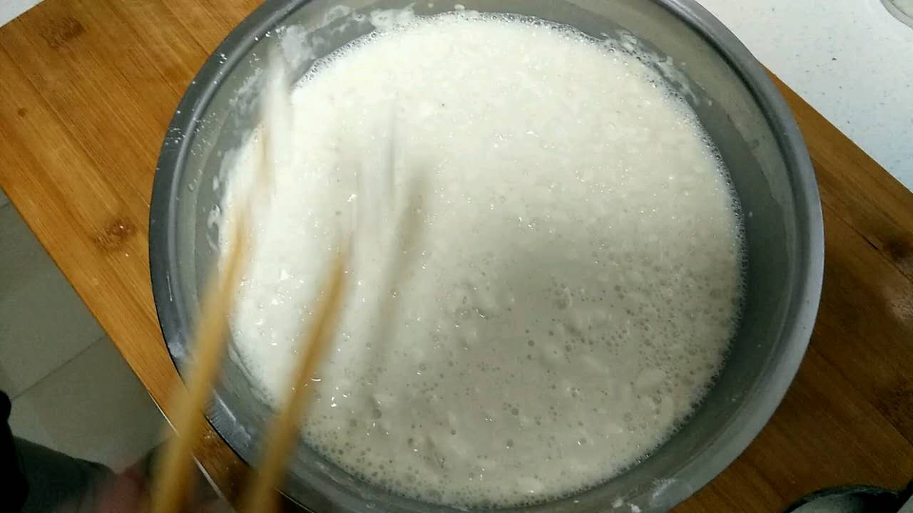 煎餅怎样做才不会断裂？注意几个小细节，做出来的软和又平整！